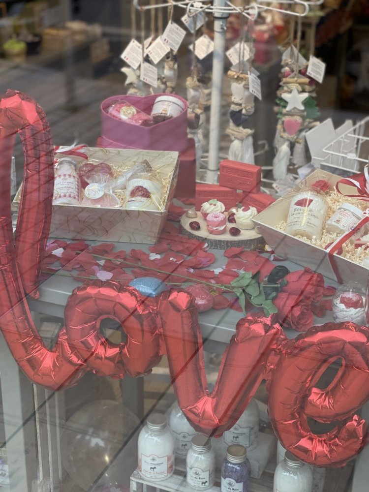 La Maison du Savon de Marseille de Villefranche-sur-Saône vous présente sa vitrine de Saint-Valentin