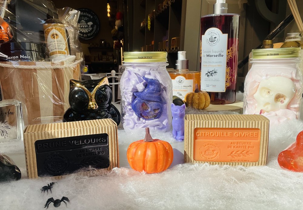 Halloween s'invite dans la vitrine de votre boutique à Villefranche-sur-Saône