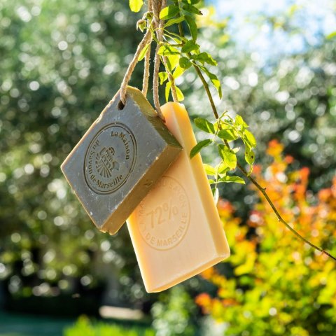 Le Savon de Marseille en tranche, une recette artisanale à retrouver dans votre boutique de Villefranche-sur-Saône