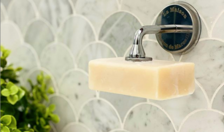 Nouveauté : porte-savon aimanté à ventouse - La Boutique du Savon, magasin de produits naturels et artisanaux pour le bain et le bien-être à Villefranche-sur-Saône