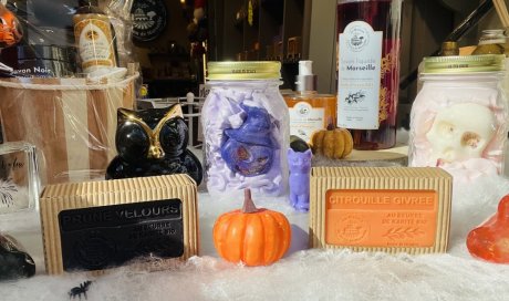 Halloween s'invite dans la vitrine de votre boutique à Villefranche-sur-Saône